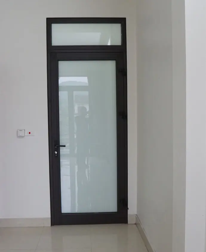 Cửa đi mở quay 1 cánh nhôm Xingfa Việt Nam