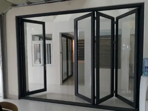 Cửa đi mở xếp gấp 4 cánh nhôm Xingfa Quảng Đông chính hãng